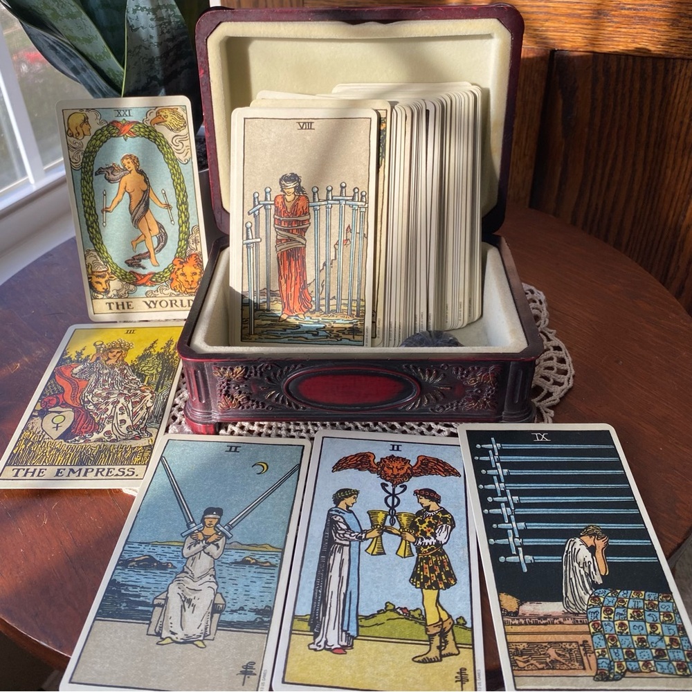 Smith-Waite Tarot Deck with Jewelry Box & Lapis Blue Heart Stone. EUC - Picture 6 of 15